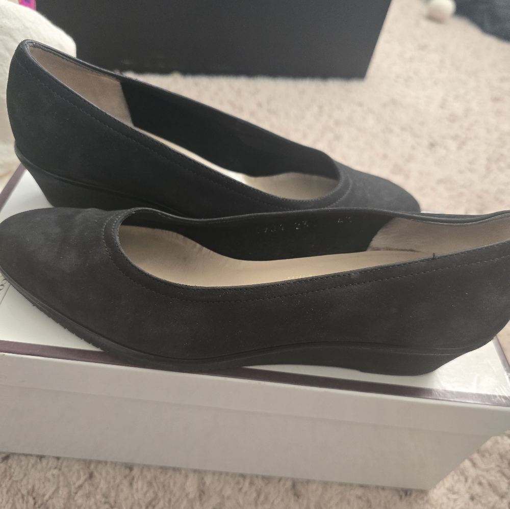 salvatore ferragamo black suede wedges size 4.5